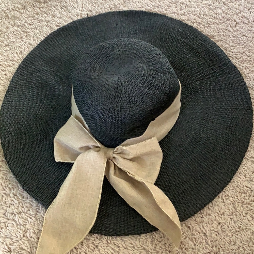 Black floppy hat with bow